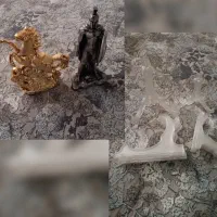 مجسمه و نگهدارنده وسایل داخل ویترین