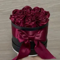 باکس گل همراه هدیه