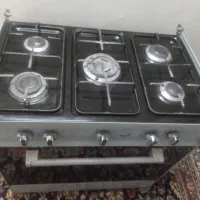 اجاق گاز پنج شعله تمیز و سالم
