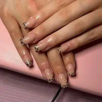 ناخن کار حرفه ای و با سابقه
