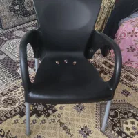 یک عدد صندلی تمیز