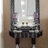قاب ،،میزپایه و  دو شمعدان