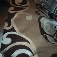 تخت دونفره و سرویس چوب کامل و یک عدد فرش دو در سه