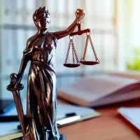 وکیل پایه یک دادگستری