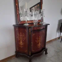 آینه کنسول و نیز تلویزیون