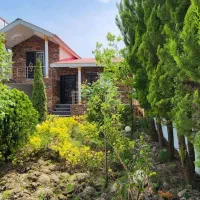 باغچه نیم پیلوت سرسبز % ویلای شسته رفته % ارزنده