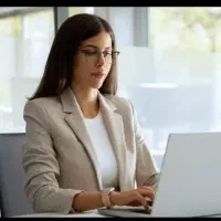 بازاریاب و فروشنده هستم