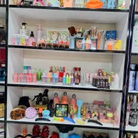 رنگ آوایی و پالمور و وسایل آرایشی حراجی ۸۰ تومان