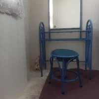 آینه و صندلی