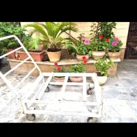گاری فلزی کیفت عالی روی بربرنگ