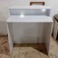 (میز تحریر و کامپیوتر)