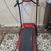 تردمیل قرمز . مارک تاپ فرم