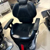 صندلی و آینه آرایشگاه