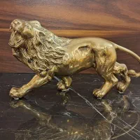 شیر برنزی قلمزنی شده