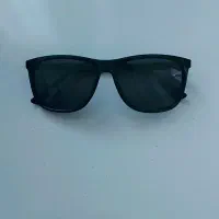 عینک شیک و کفش فوتبال