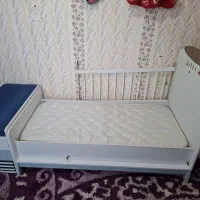 تخت کودک چوبی ،همراه با کمد سه کشو