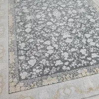 فرش12متری 1200شانه طلاکوب طوسی تیره گل برجسته سفید