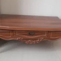 میز چوبی جلو مبلی