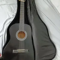 گیتار مشکی