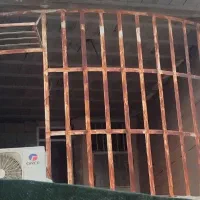 پنجره همراه با درب بازشو راست.
