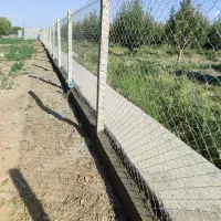 فنس کشی دور باغ