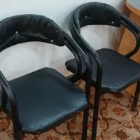 صندلی چرم در حد نو