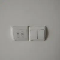 تعدادی دستگیره درب اتاقی و پریز و کلید دست دوم