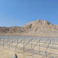 نیروی کارایرانی و افغانی  جهت نصب سازه پنل