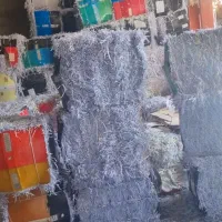 کارگر ساده  مرد برای کارگاه کاغذ