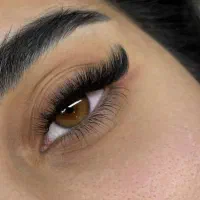 کاشت ناخن و اکستنشن مژه،کارِ ظریف و ماندگار