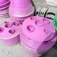در چاه بتنی گلدان سفالی پلیمری