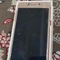 یک عدد گوشی سامسونگ خاموش