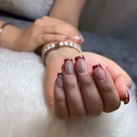 خدمات کاشت ناخن