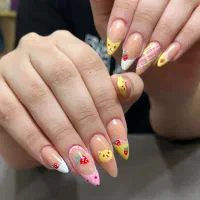 آموزش و خدمات کاشت ناخن