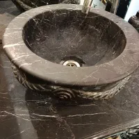 روشویی سنگی کنده کاری شده با کف سنگی و پایه چوبی