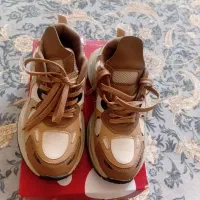 کفش نو نو اصلا پوشیده نشده