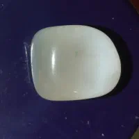 سنگ عقیق که داخل آن طلا میباشد