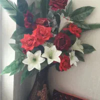 گل به همراه گلدان بسیارتمیز