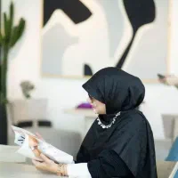 کار با گوشی و آنلاین در منزل
