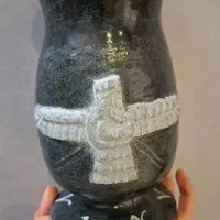 گلدان و قندان هخامنشی، تولید کننده