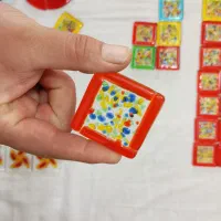 کاشی شیشه ای برجسته