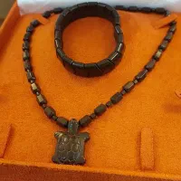 گردبندودستبند سنگ یشم اصل دکتر جید