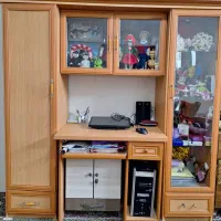 میز کامپیوتر ب همراه کمد و ویترین