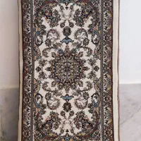 پشتی کرم قهوه ای و قرمز