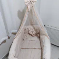 تخت نوزاد آنجل (Angellano) با پشه‌بند و ملحفه ست