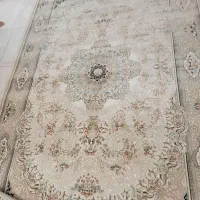 یک عدد فرش ماشینی ۷۰۰ شانه ۶ متری روشن