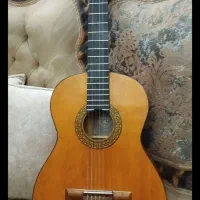 گیتار قهوه‌ای