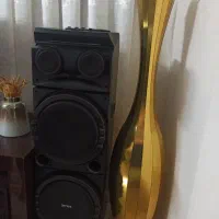 گلدان کنار سالنی