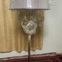 آباژور ایستاده