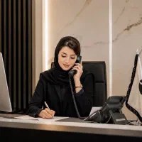 چند نفر ادمین منشی و پاسخگوی تماس